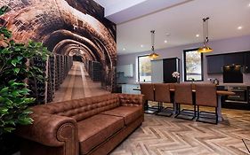 Bootique House - Luxury Group Accommodation In Wakefield