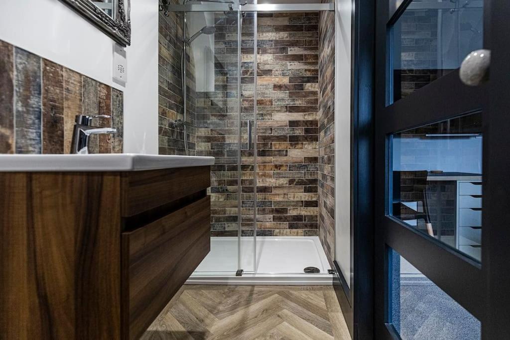 Bootique House - Luxury Group Accommodation In Wakefield Exterior photo
