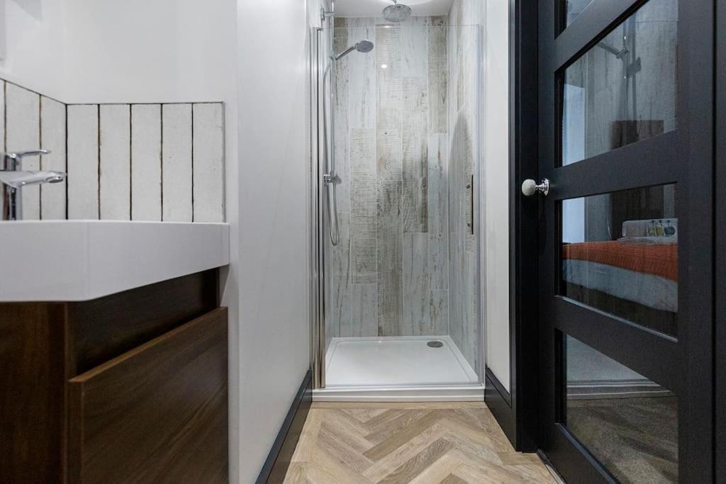 Bootique House - Luxury Group Accommodation In Wakefield Exterior photo